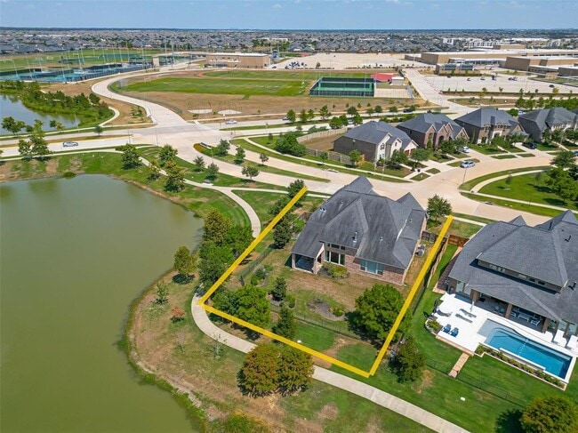 Building Photo - 28214 Evergreen Cove Ln