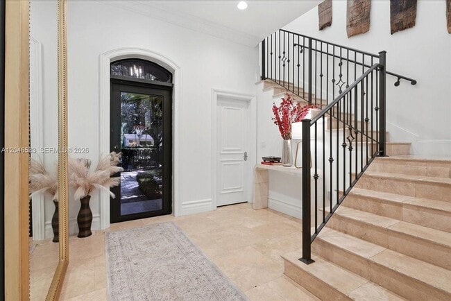 Building Photo - 4734 Sunset Dr