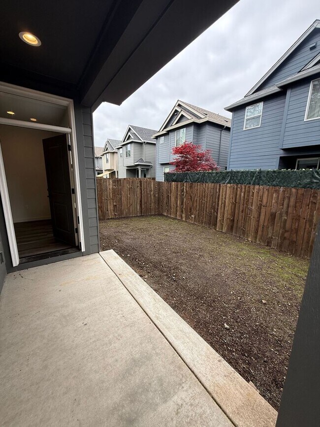 Building Photo - Immaculate 3B/2.5Ba Home in Ridgefield! Available NOW!