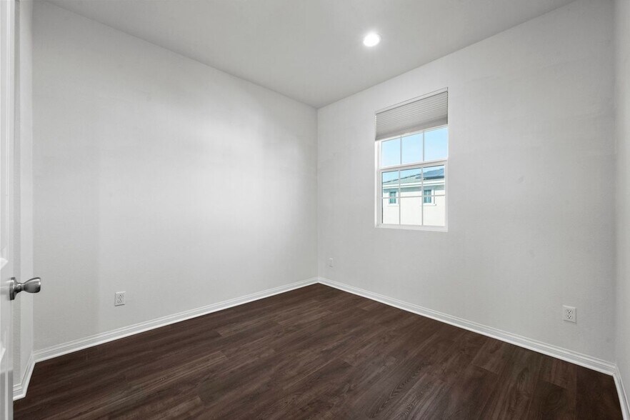 Building Photo - 8887 Orangethorpe Ave