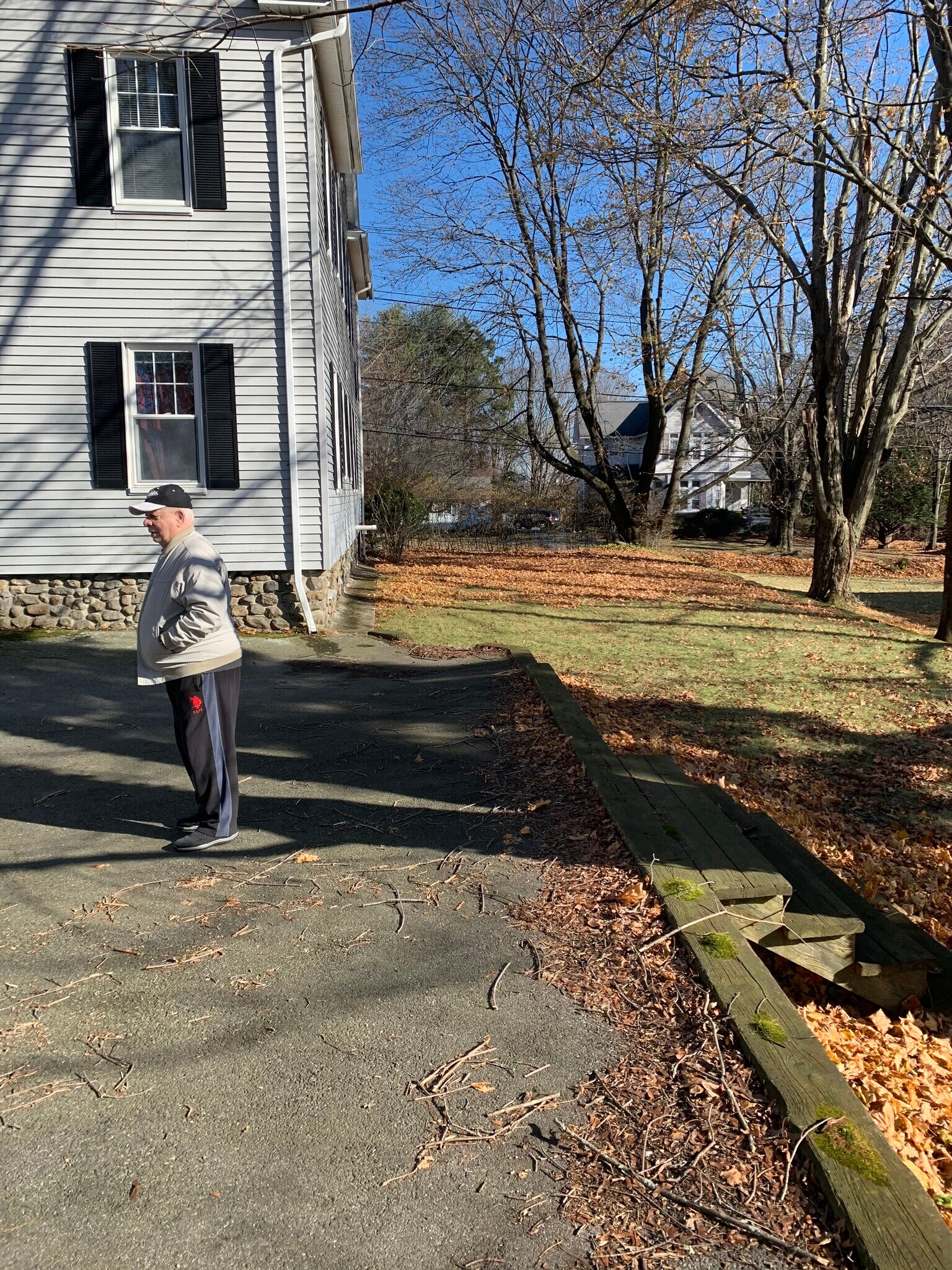 Building Photo - 468 Massasoit Rd