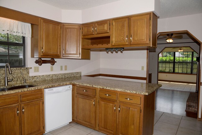 Building Photo - 3 Bedroom in Bluewater Bay!
