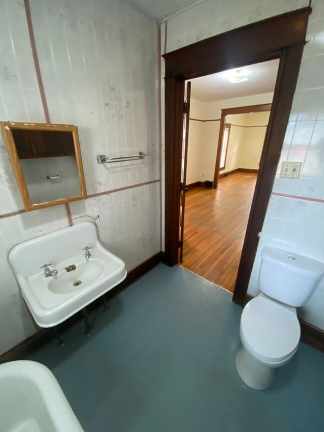 Building Photo - Charming 4-Bedroom Historic Home Near Downtown!