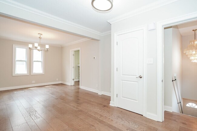 Building Photo - 764-766 Kelton Ave