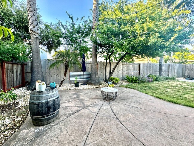 Building Photo - CLEAN AND SPACIOUS ONE STORY, 3 BED, 2 BATH, 2 CAR GARAGE IN WEST SACRAMENTO
