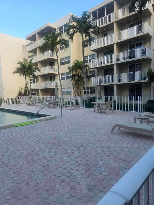 Building Photo - 2929 S Ocean Blvd