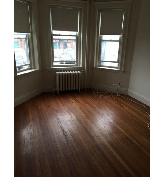 Primary Photo - 1210 Boylston St