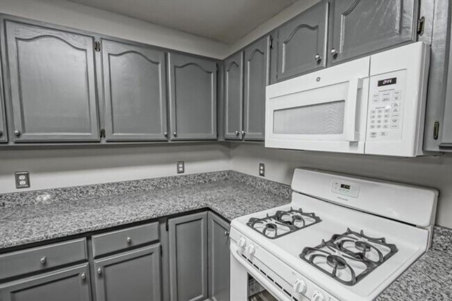 Building Photo - Lovely updated home in Suncrest Subdivision