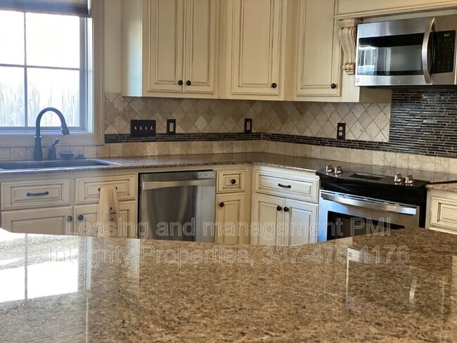 Building Photo - 330 Dunvegan Ct