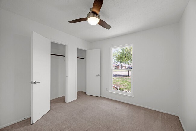 Building Photo - 2302 Doverglen Dr