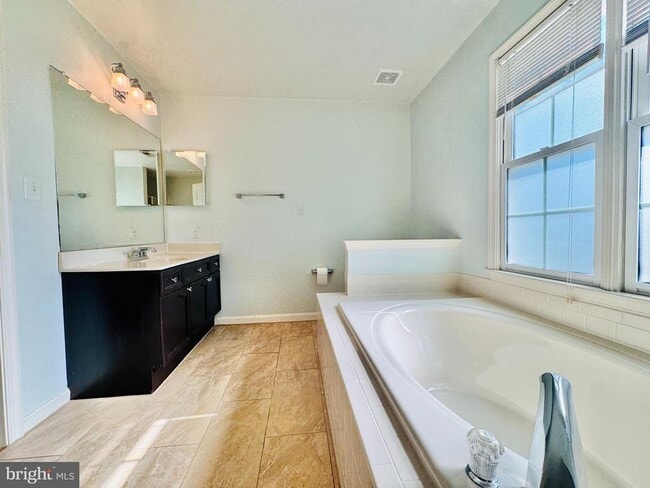 Building Photo - 28 Scotland Cir