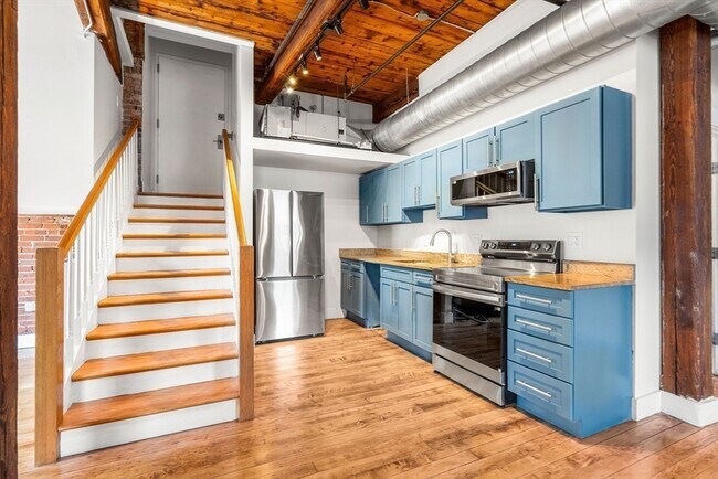 Building Photo - 49 Munroe St