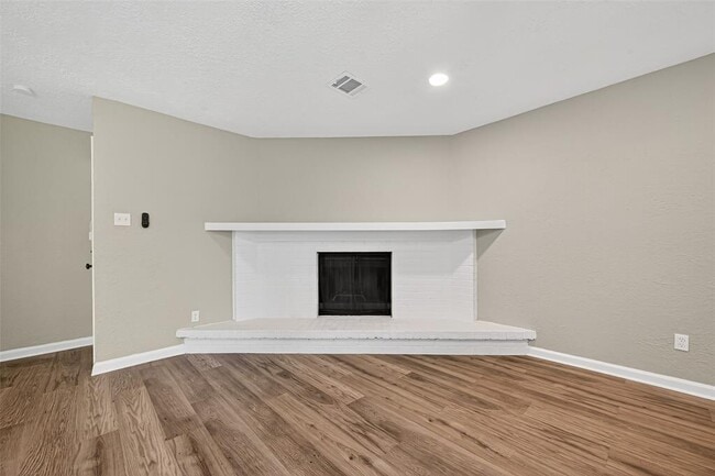 Building Photo - 17518 Autumn Hills Dr