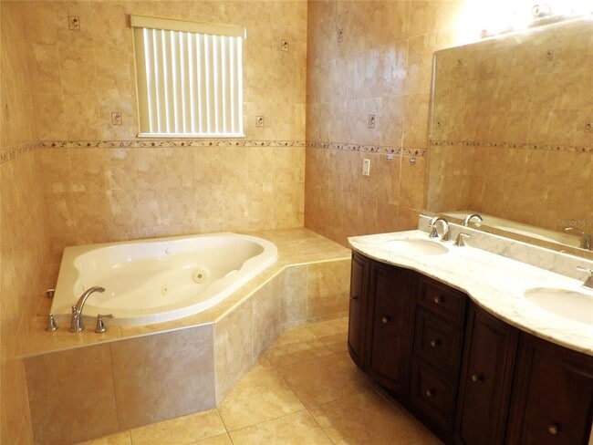 Building Photo - 3074 Bay Laurel Cir N