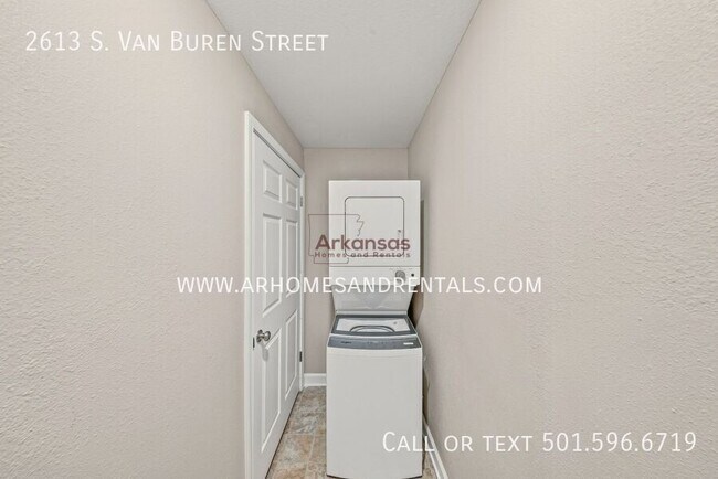 Building Photo - 2613 S Van Buren St