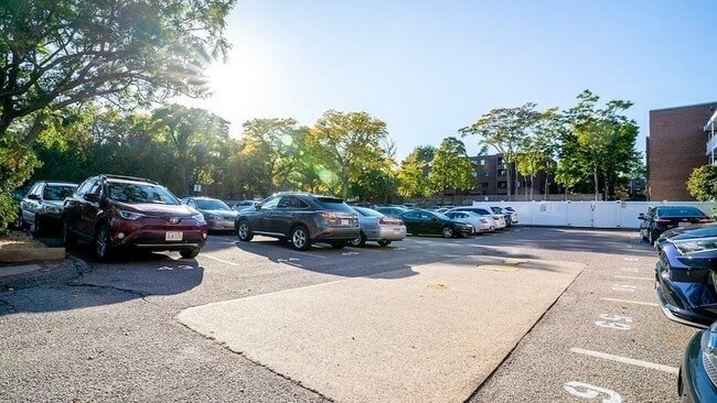 Building Photo - 50 Green St