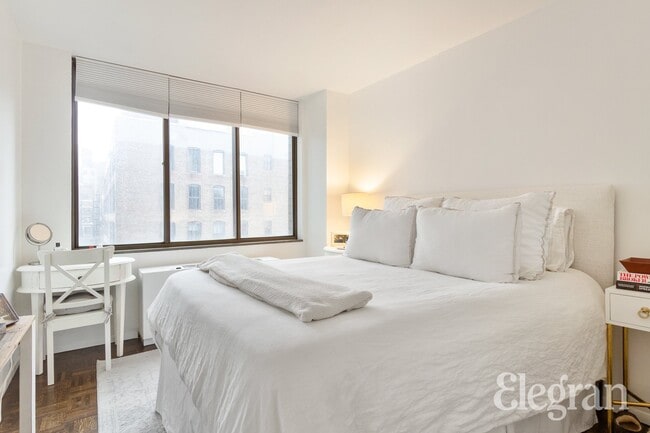 Building Photo - 5 E 22nd St