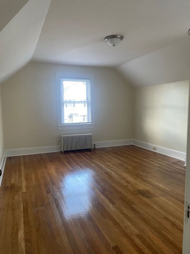 Building Photo - 423 Avondale Dr