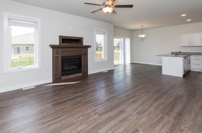 Building Photo - Contemporary Altoona Single Family Home! N...