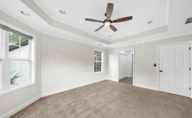 Building Photo - 164 Greenview Dr