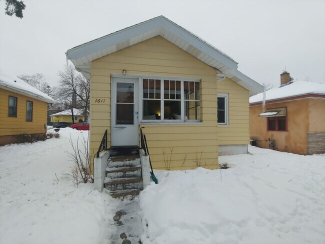 Primary Photo - AVAILABLE JUNE 1ST - 2 BED 1 BATH NEAR CAMPUS