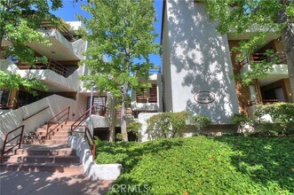 Building Photo - 400 N Louise St