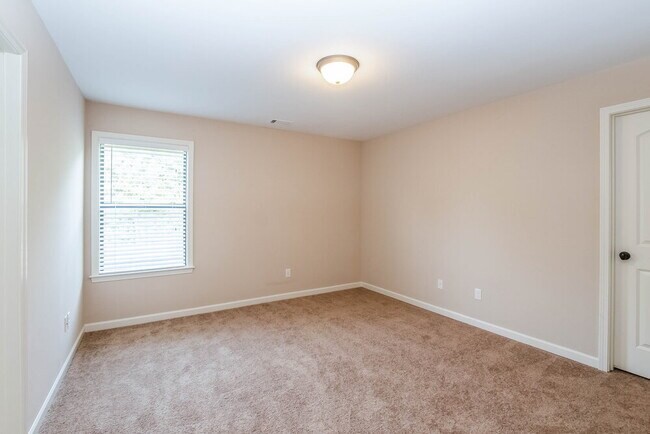 Building Photo - 65 Ridgefield Dr