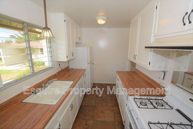 Building Photo - 2235 Camilar Dr
