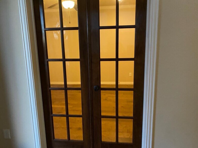 Office room - 434 Needham Dr