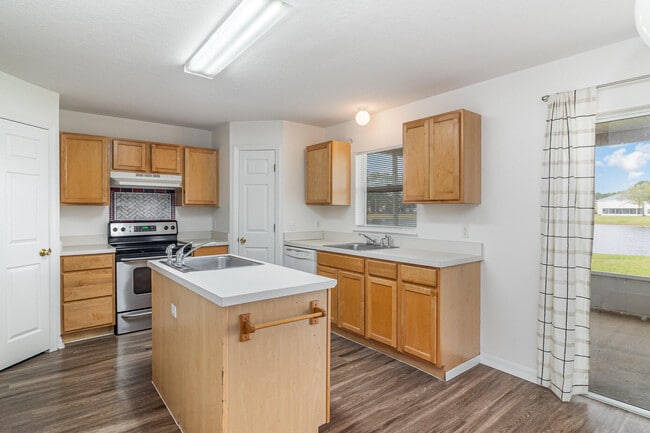 Building Photo - 1611 Sawgrass Dr SW