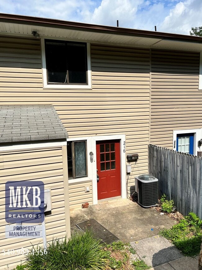 Building Photo - 216 Dalewood Ave