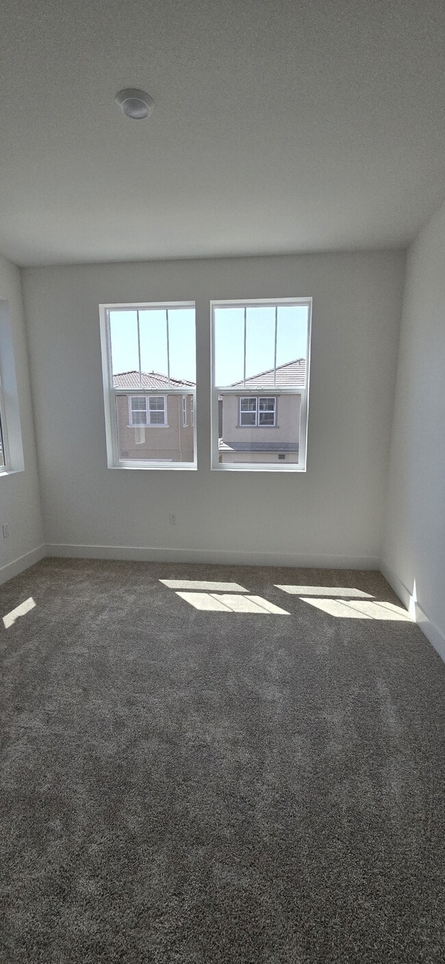 Building Photo - Brand New 2025 Solar-Powered 4 Bed, 3 Bath...