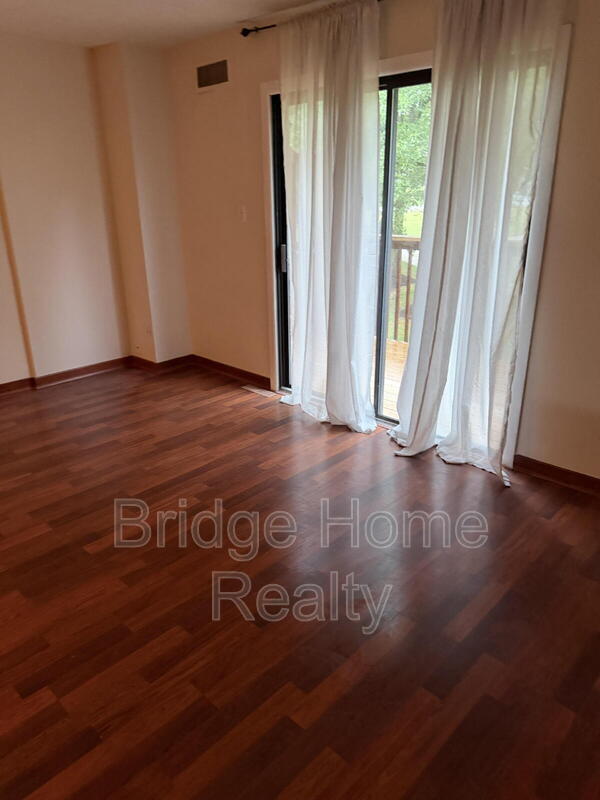 Building Photo - 210 Woodhaven Dr