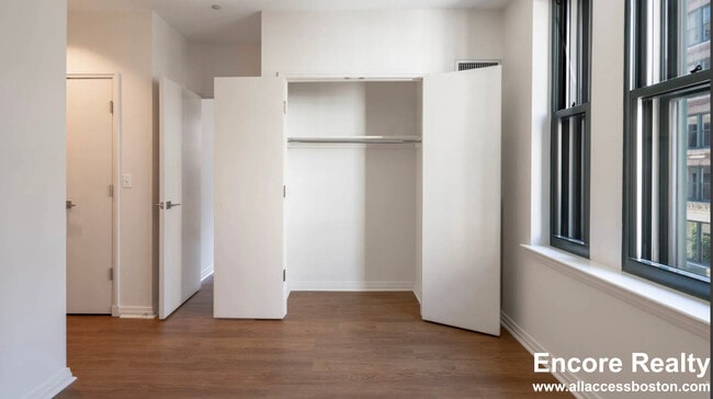 Building Photo - 1 India St