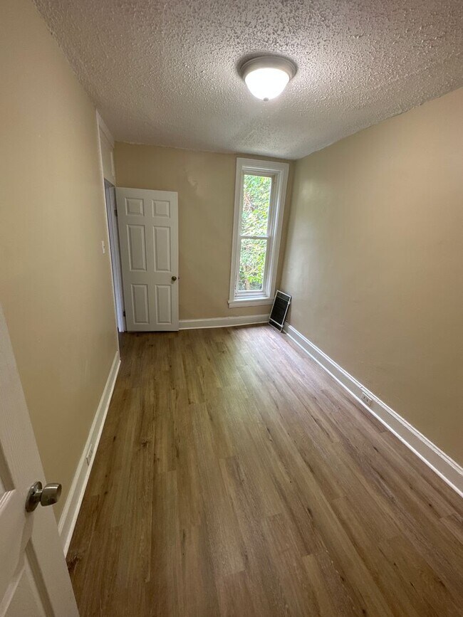 Building Photo - Spacious 4-bedroom uptown Harrisburg