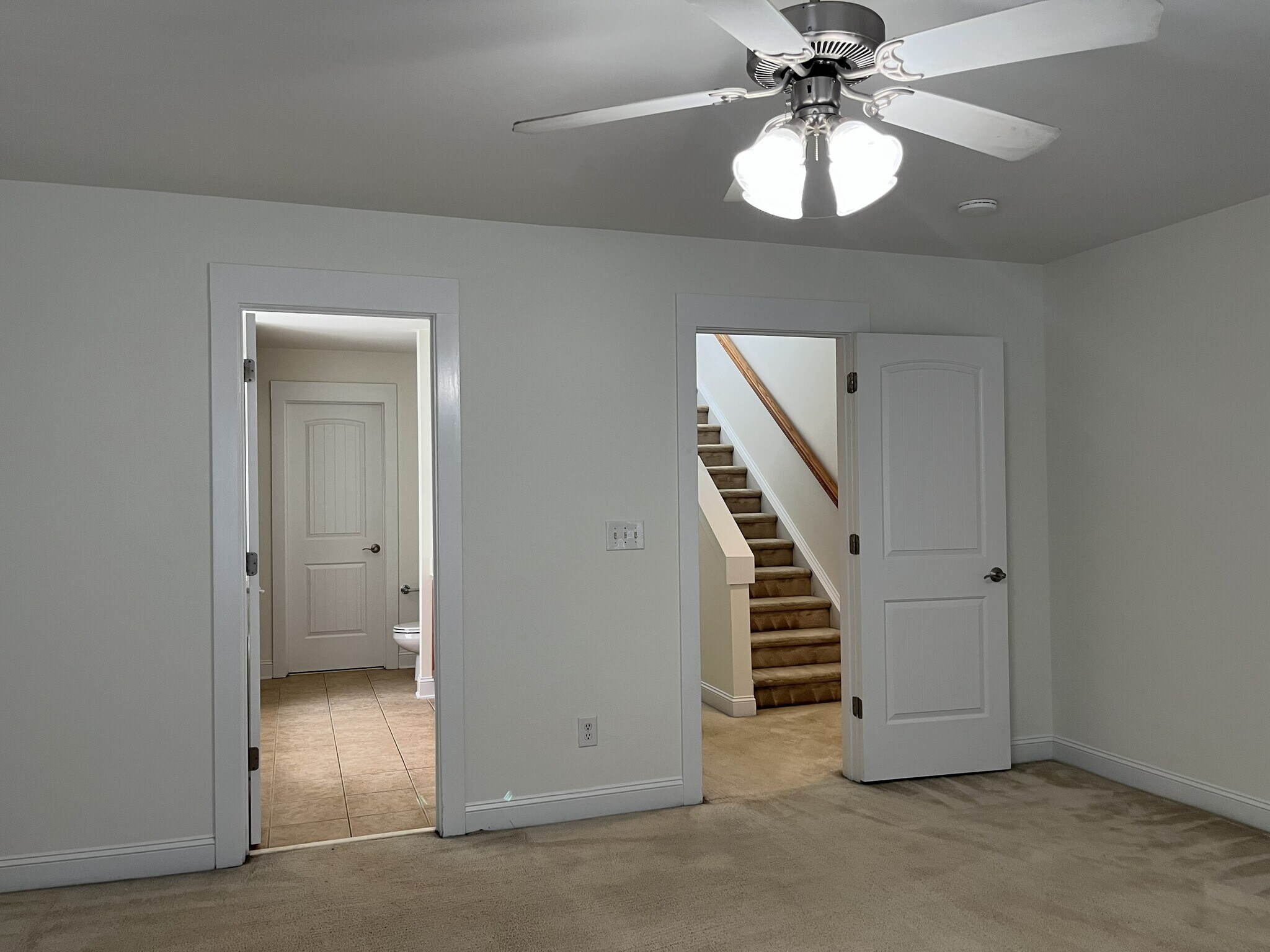 Building Photo - 527 Dubois Ct