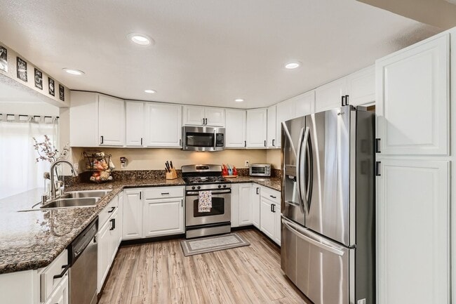 Building Photo - Charming 3-Bedroom, 2-Bath Home in a Cul-d...