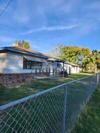 Building Photo - 2 bedroom, 1 bath house