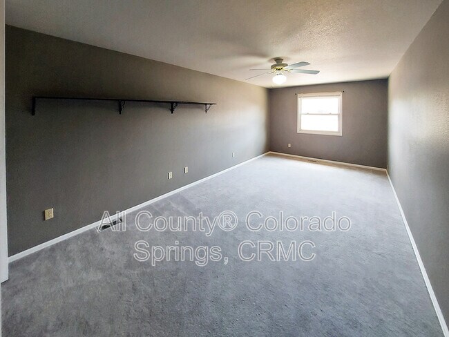 Building Photo - 6568 Foxdale Cir