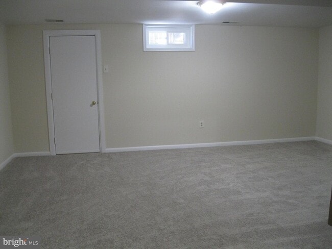 Building Photo - 8171 Fenwick Ct