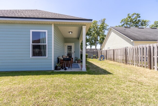 Building Photo - Spacious 3BR/2BA Home with Open Layout, Is...