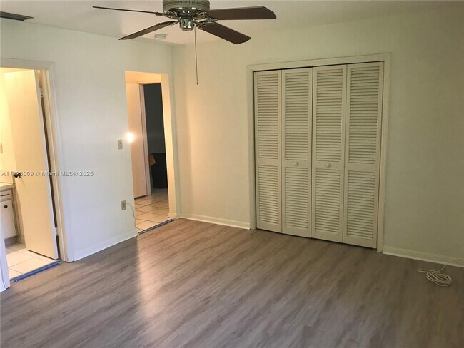 Building Photo - 1239 Mariposa Ave