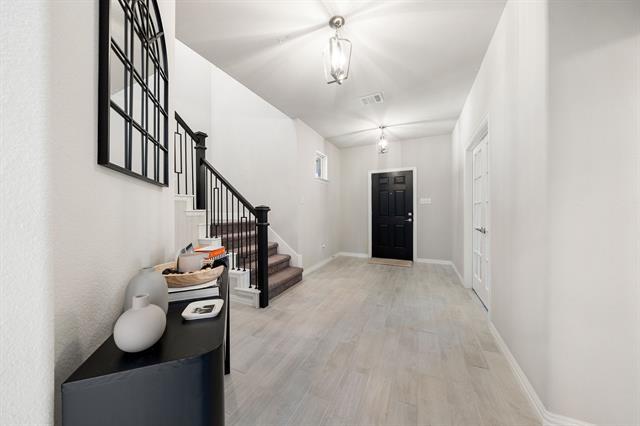 Building Photo - 2093 Almassera Dr