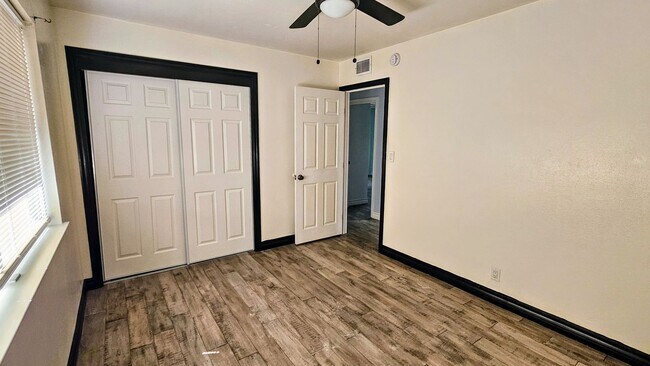 Building Photo - 1042 Lawanda Pl