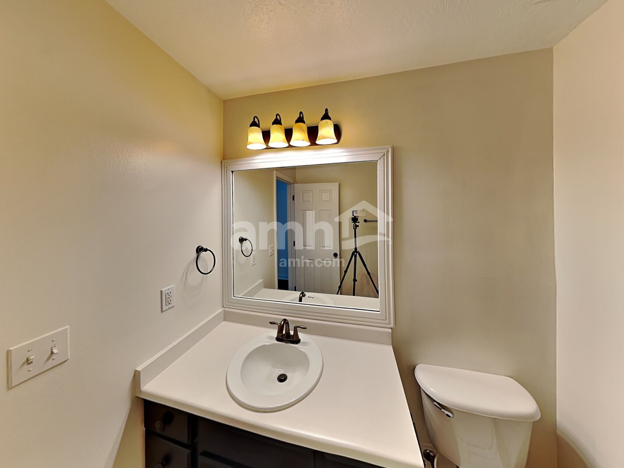 Building Photo - 5806 S Stone Flower Way