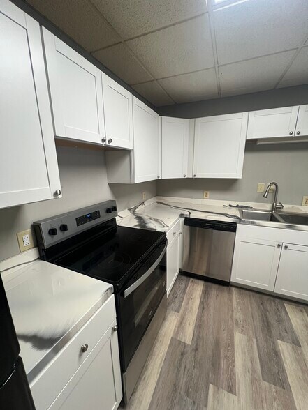 Building Photo - 301 Cypress St