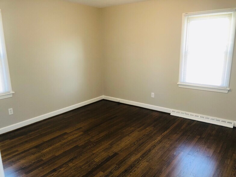 Building Photo - 1509 Peachtree Dr