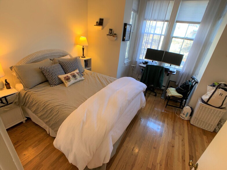 Building Photo - 229 W Canton St