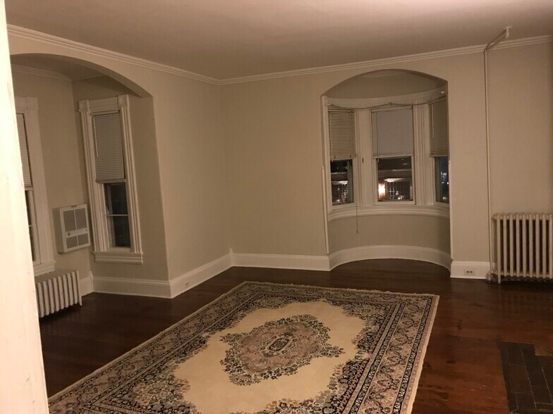 Bedroom - 701 Locust St