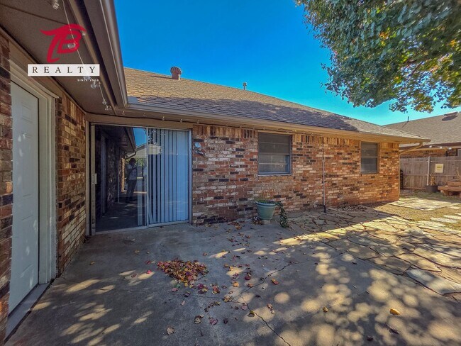 Building Photo - 6811 Lyrewood Ln